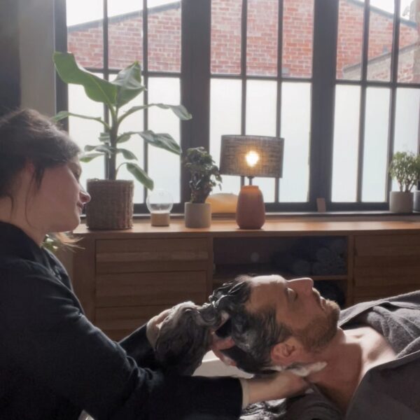 Soin Head Spa pour détente du cuir chevelu à Lille